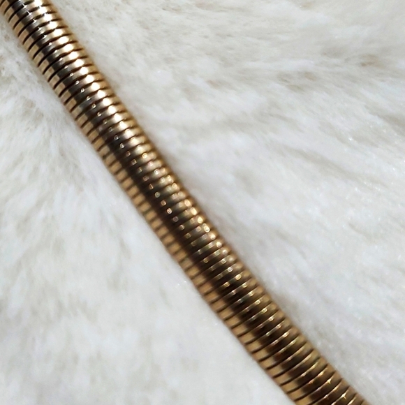 VINTAGE GOLDTONE PENDANT WITH GEMS NECKLACE - Picture 6 of 9